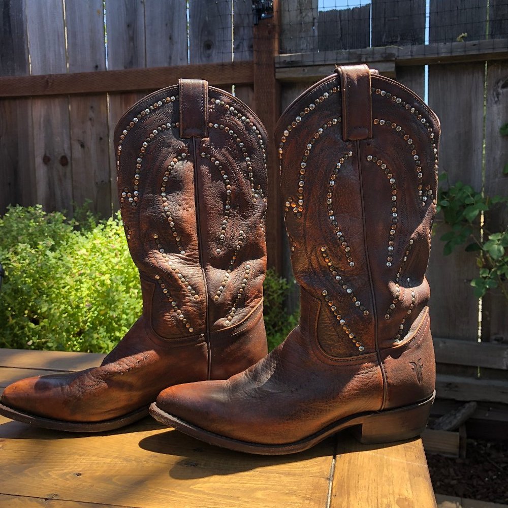 Frye Bruce Pull on Studded Western Boot - Like New